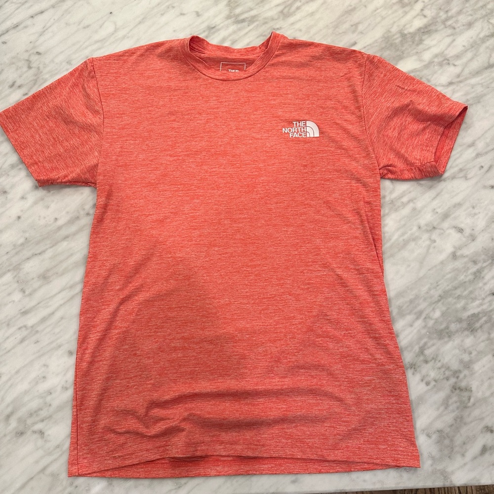 NO STAIN, BAD LIGHTING. men’s small red NORTH FACE teeshirt